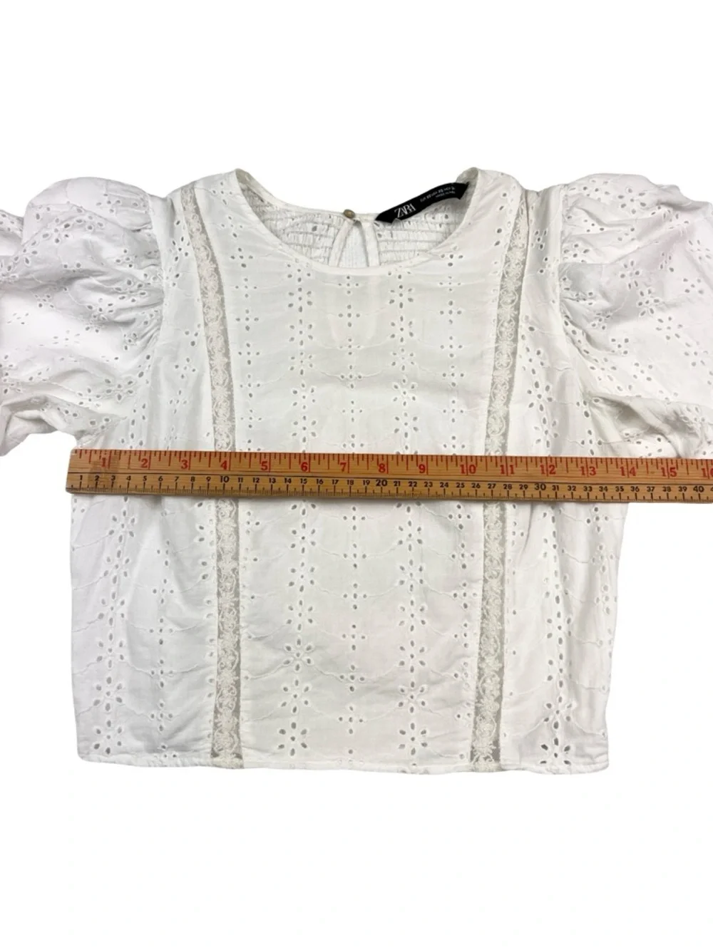 Zara‎ White Eyelet Puff-Sleeve Crop Top